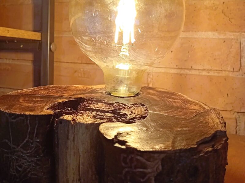 Oryginalne lampy ręcznie robione.